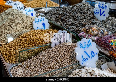 Spuntini sani in vendita nel suk, Amman, Giordania. Foto Stock