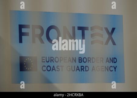 Augusta, Sicilia, Italia, 29 dicembre la nave di soccorso umanitaria Geo Barents di MSF sbarca ad Augusta con 558 migranti a bordo il 2021.la nave partì il 15 dicembre e fece otto salvataggi, ha detto Medici senza frontiere. Foto Stock