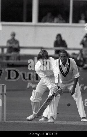 Brendon Bracewell (NZ) Batting, Worcestershire / New Zealand Tour Match, New Road, Worcester, Inghilterra 19-21 ago 1978. Fielder è Basil D’Oliveira, Worcestershire. Foto Stock