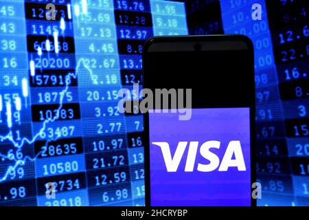 India. 31st Dic 2021. In questa foto è illustrato un logo Visa visualizzato su uno smartphone. (Foto di Avishek Das/SOPA Images/Sipa USA) Credit: Sipa USA/Alamy Live News Foto Stock