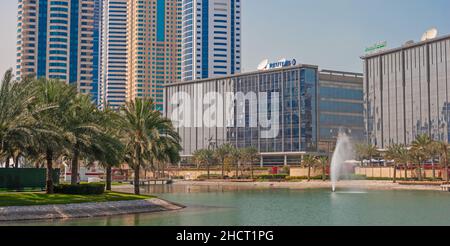 Dubai Media City è stata fondata e costruita nel 2000 e inaugurata nel gennaio 2001 dal governo di Dubai per rafforzare la posizione dei media degli Emirati Arabi Uniti. Foto Stock