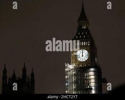 Londra, Regno Unito. 1st Jan 2022. Foto scattata il 1 gennaio 2022 mostra il Big ben a Londra, Regno Unito. Credit: Li Ying/Xinhua/Alamy Live News Foto Stock