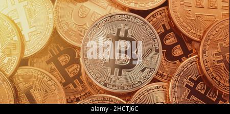 Golden Bitcoins. Nuovo denaro virtuale. Foto Stock
