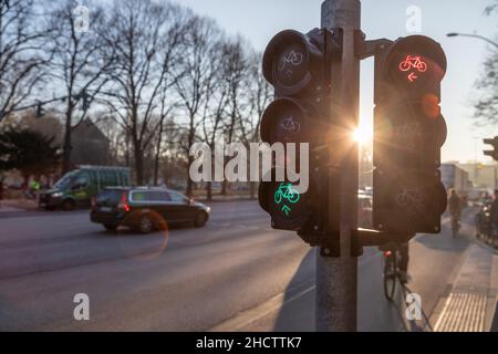 luci per bicicletta verdi e rosse Foto Stock