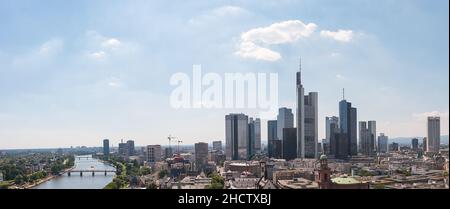 Panorama del quartiere finanziario di Francoforte sul meno Foto Stock
