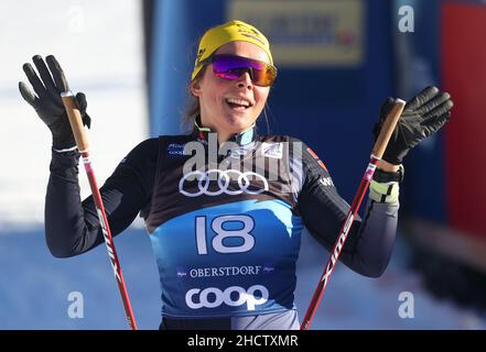 Oberstdorf, Germania. 01st Jan 2022. Sci nordico/sci di fondo: Coppa del mondo, Tour de Ski, qualificazione, sprint classic, donne. Coletta Rydzek dalla Germania ha attraversato la linea. Credit: Karl-Josef Hildenbrand/dpa/Alamy Live News Foto Stock