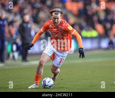 Blackpool, Regno Unito. 01st Jan 2022. Josh Bowler #11 di Blackpool si rompe con la palla a Blackpool, Regno Unito il 1/1/2022. (Foto di Mark Cosgrove/News Images/Sipa USA) Credit: Sipa USA/Alamy Live News Foto Stock