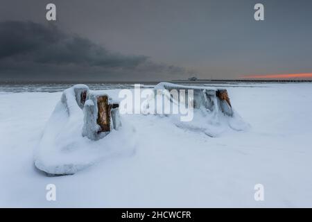 Bellissimo paesaggio invernale a Sopot. Baia di Gdanska. Polonia Foto Stock