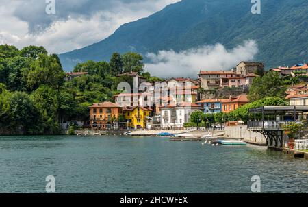 Il bellissimo borgo di Mergozzo, Piemonte, Italia settentrionale. Foto Stock