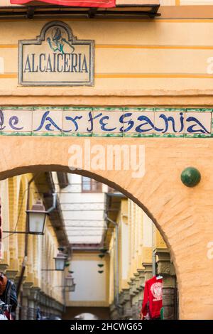 Il mercato dell'Alcaiceria, conosciuto come il Gran Bazaar di Granada, rappresenta l'originale mercato moresco della seta, delle spezie Foto Stock