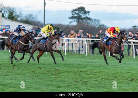 Top 3 battaglia per la vittoria nella gara del 7th a Wincanton il Boxing Day 2021 Foto Stock