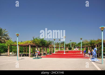 Lungomare spiaggia di Jumeirah, Jumeirah, Dubai, Emirati Arabi Uniti Foto Stock