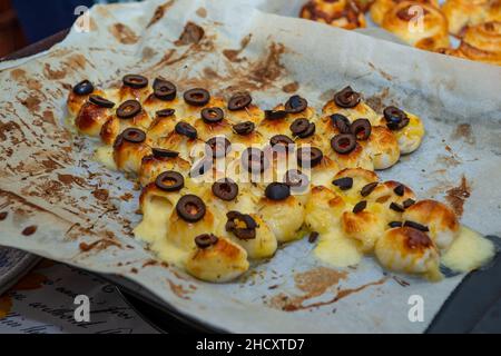 Un mix di antipasti italiani per la cena di Capodanno Foto Stock