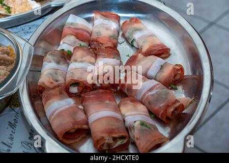 Un mix di antipasti italiani per la cena di Capodanno Foto Stock