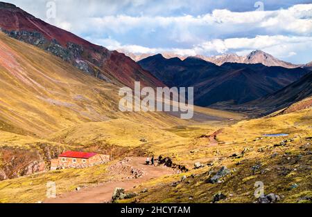 Paesaggio a Vinicunca Rainbow Mountain in Perù Foto Stock