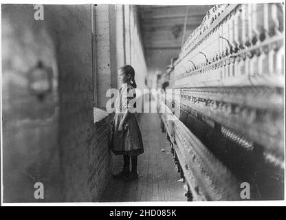 Rodi Mfg. Co., Lincolnton, N.C. Spinner. Un attimo di intravedere il mondo esterno ha detto di dieci anni. State lavorando su un anno. Foto Stock