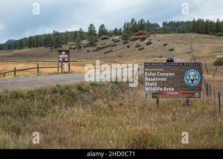 Indicazioni all'ingresso del lago artificiale Echo Canyon situato a sud di Pagosa Springs, Colorado. Foto Stock