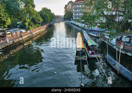 Klong Bangkok Yai, un canale nella parte Thonburi di Bangkok, Thailandia, Thonburi una volta la capitale del Siam e ora in parte ancora con un aspetto quasi rurale Foto Stock