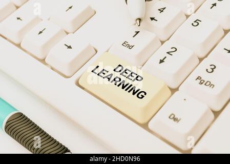 Didascalia di testo che presenta Deep Learning. Business Approach astrazioni gerarchiche Artificial Intelligence Algorithm Typing Online Member Name Lists Foto Stock