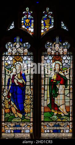 Vetrata di Saint Mary e Saint John c 1919, Kirkley Church, Suffolk, Inghilterra, Regno Unito Foto Stock