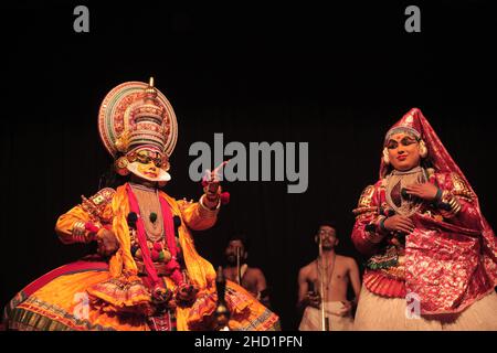 Spettacolo di artisti Kathakali Foto Stock