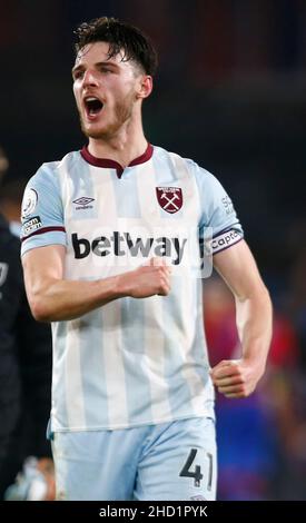 LONDRA, Regno Unito, GENNAIO 01: West Ham United Declan Rice celebra la vittoria con i tifosi dopo la Premier League tra Crystal Palace e noi Foto Stock