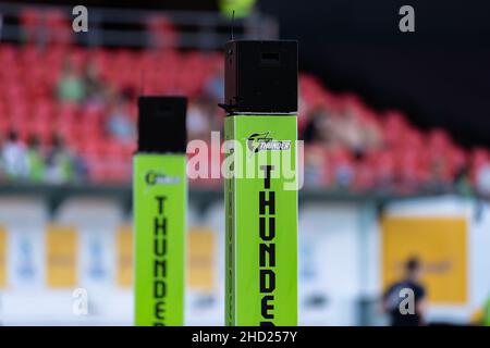 Sydney, Australia. 02nd Jan 2022. Vista generale del logo della squadra di Sydney Thunder durante la partita tra Sydney Thunder e Adelaide Strikers al Sydney Showground Stadium, il 02 gennaio 2022, a Sydney, Australia. (Solo per uso editoriale) Credit: Izhar Ahmed Khan/Alamy Live News/Alamy Live News Foto Stock