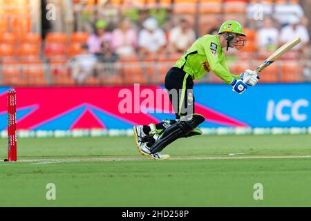 Sydney, Australia. 02nd Jan 2022. Matthew Gilkes of Thunder si scontra durante la partita tra Sydney Thunder e Adelaide Strikers al Sydney Showground Stadium, il 02 gennaio 2022, a Sydney, Australia. (Solo per uso editoriale) Credit: Izhar Ahmed Khan/Alamy Live News/Alamy Live News Foto Stock