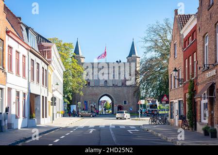 Città porta Gentpoort nel centro storico di Brugge in Fiandre, Belgio. Foto Stock