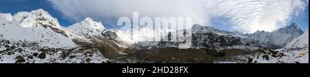 Mattina vista panoramica dal campo base sud del monte Annapurna, Nepal Foto Stock