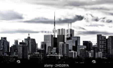 Toronto Skyline in bianco e nero da Riverdale Park 2021. Toronto, Ontario, Canada Foto Stock