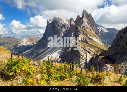 Vista sul Geislergruppe o sul Gruppo delle Odle, Dolomiti italiane Foto Stock