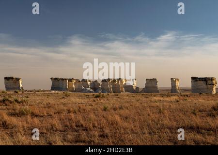 Oakley, Kansas - Monument Rocks, noto anche come Chalk Pyramids, una formazione di gesso Niobrara sulle pianure nel Kansas occidentale. Foto Stock