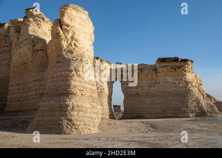 Oakley, Kansas - Monument Rocks, noto anche come Chalk Pyramids, una formazione di gesso Niobrara sulle pianure nel Kansas occidentale. Foto Stock