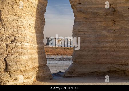 Oakley, Kansas - Monument Rocks, noto anche come Chalk Pyramids, una formazione di gesso Niobrara sulle pianure nel Kansas occidentale. Foto Stock