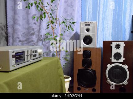 Krasnodar, Russia - 1 novembre 2020: Amplificatore integrato classe super A. jvc AX-50. Attrezzature d'epoca del 80s. Foto Stock