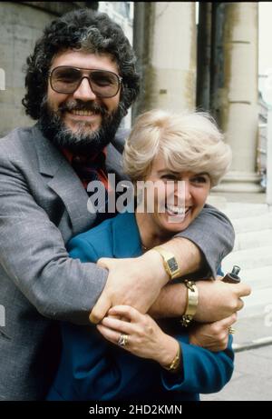 Dave Lee Travis e Gloria Hunniford nel 1989 Foto Stock