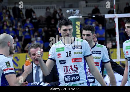 Trento, Italia. 02nd Jan 2022. Marko Podrascanin (ITAS Trentino) durante ITAS Trentino vs Sir Safety Conad Perugia, Volley Campionato Italiano Serie A Men Superleague a Trento, Italia, Gennaio 02 2022 Credit: Independent Photo Agency/Alamy Live News Foto Stock