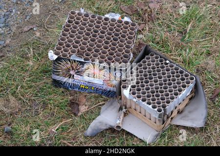 L'anno nuovo ha usato pirotecnica, pirotecnica per strada, celebrazione. Fuochi d'artificio a terra Foto Stock