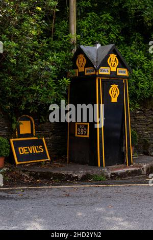 Vecchio stile AA call box, Devil's Bridge, Ceredigion, Galles Foto Stock