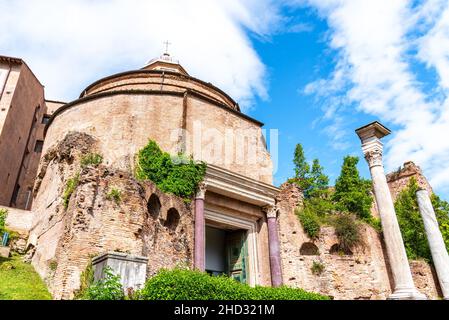 Tempio di Romolo nel Foro Romano Foto Stock