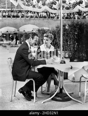 David Niven, Mitzi Gaynor, sul set del film, 'Happy Anniversary', United Artists, 1959 Foto Stock