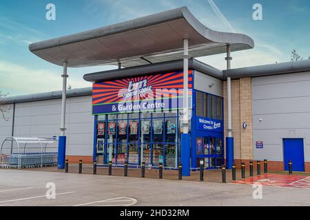 CHESTER, INGHILTERRA, Regno Unito - 25 DICEMBRE 2021: Vista di un supermercato B & M. Foto Stock