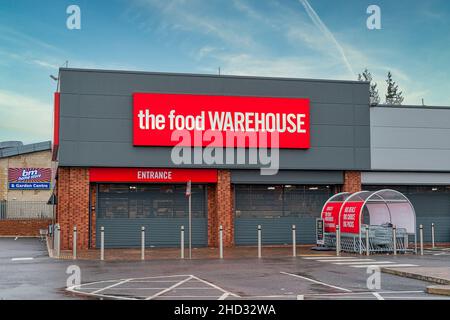 CHESTER, INGHILTERRA, Regno Unito - 25 DICEMBRE 2021: Vista del supermercato Food Warehouse da parte dell'Islanda Foto Stock