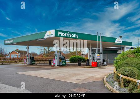 CHESTER, INGHILTERRA, Regno Unito - 25 DICEMBRE 2021: Vista di una stazione di servizio Morrisons Foto Stock