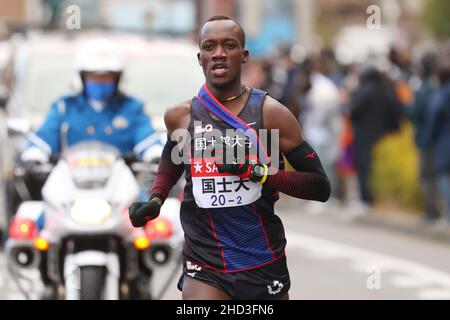 Kanagawa, Giappone. 2nd Jan 2022. Raimoi Vincent () Athletics : The 98th Hakone Ekiden, Tokyo-Hakone Round-Trip College Ekiden Race, 2nd Section in Kanagawa, Giappone . Credit: AFLO/Alamy Live News Foto Stock