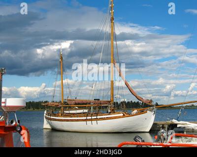 Barche per il tempo libero ormeggiate al porto di Kristianopel a Blekinge, Svezia Foto Stock