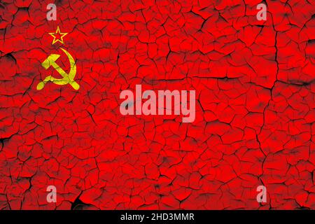La bandiera dell'Unione delle Repubbliche Socialiste sovietiche (URSS) dipinse su pareti di cemento fessurate Foto Stock