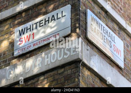 Segnaletica stradale, Whitehall and Whitehall Gardens, SW1, City of Westminster, Londra, Inghilterra, REGNO UNITO Foto Stock