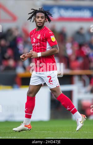 Akinwale Odimyo di Swindon Town durante la partita della Sky Bet League Two al County Ground di Swindon. Data foto: Sabato 1 gennaio 2022. Foto Stock